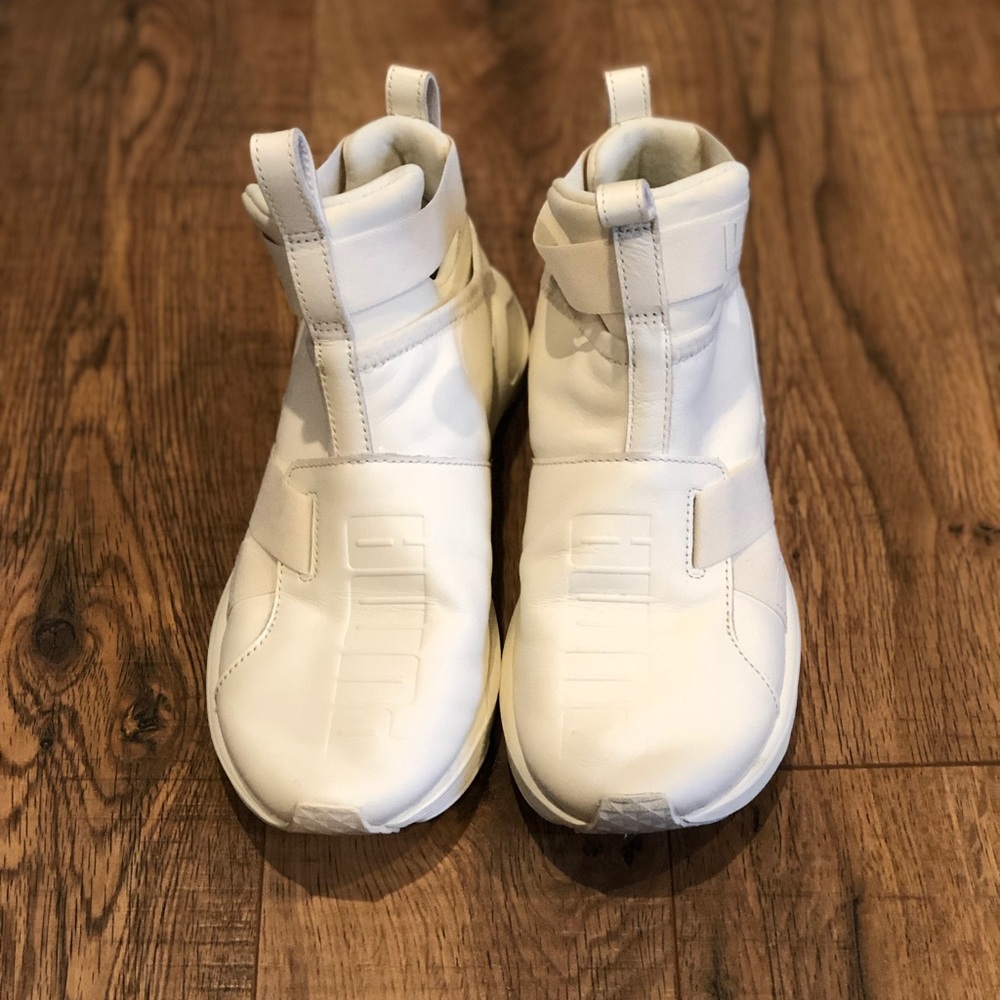 Puma size 6.5 Sneaker